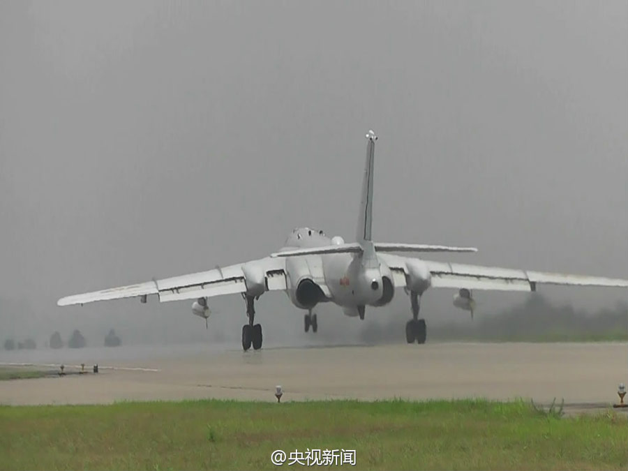 Fuerza aérea china realiza patrulla en Mar Meridional de China