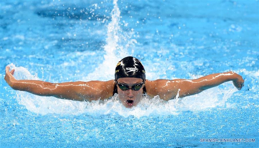 Mireia Belmonte logró el miércoles la primera medalla de oro olímpica para Espa?a tras imponerse en la final de los 200 metros mariposa en la piscina del Estadio Acuático Olímpico.(Xinhua/Yue Yuewei)