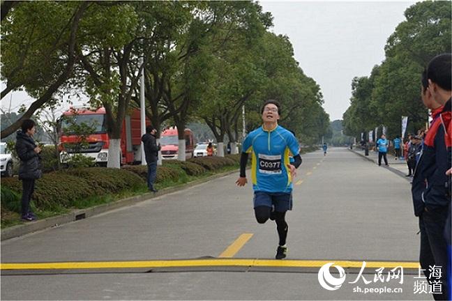 Pueblo en Línea convoca una excursión de 100 mil internautas en 40 ciudades para celebrar el A?o Nuevo y su XX aniversario------la ciudad de Shanghai