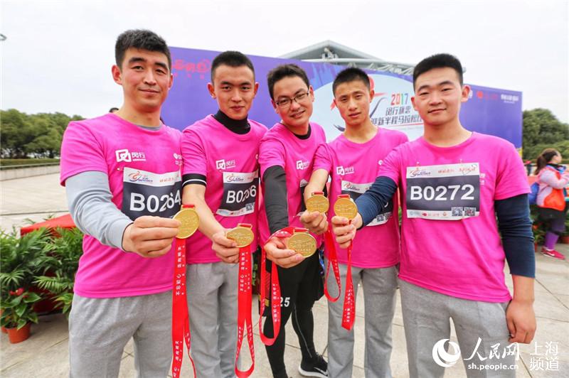 Pueblo en Línea convoca una excursión de 100 mil internautas en 40 ciudades para celebrar el A?o Nuevo y su XX aniversario------la ciudad de Shanghai