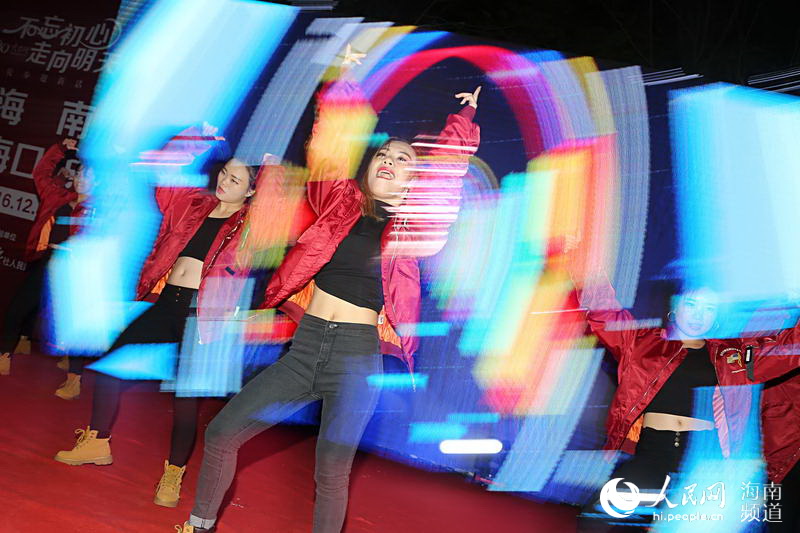 Pueblo en Línea convoca una excursión de 100 mil internautas en 40 ciudades para celebrar el A?o Nuevo y su XX aniversario------la ciudad de Haikou, en la provincia de Hainan