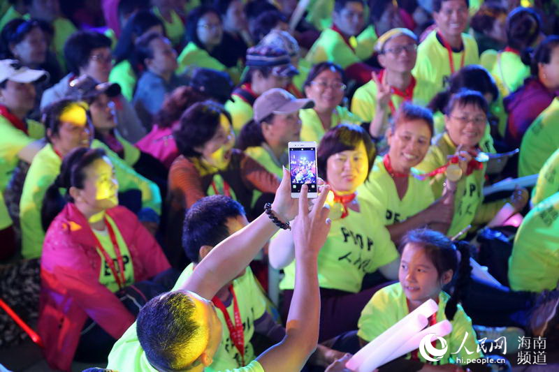 Pueblo en Línea convoca una excursión de 100 mil internautas en 40 ciudades para celebrar el A?o Nuevo y su XX aniversario------la ciudad de Haikou, en la provincia de Hainan