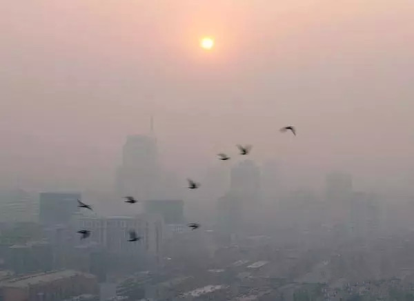Un total de 24 ciudades chinas están en alerta roja por contaminación de aire