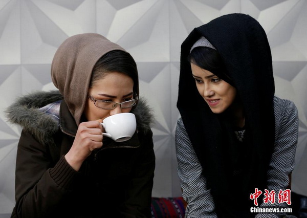 Varias chicas afganas crean un grupo de artes marciales