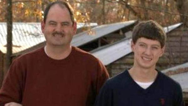 Padre e hijo mueren en un accidente de tráfico al chocar el uno con el otro