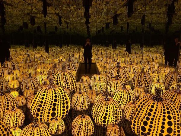 Por hacerse un selfie,un visitante destroza una calabaza de 850.000 euros