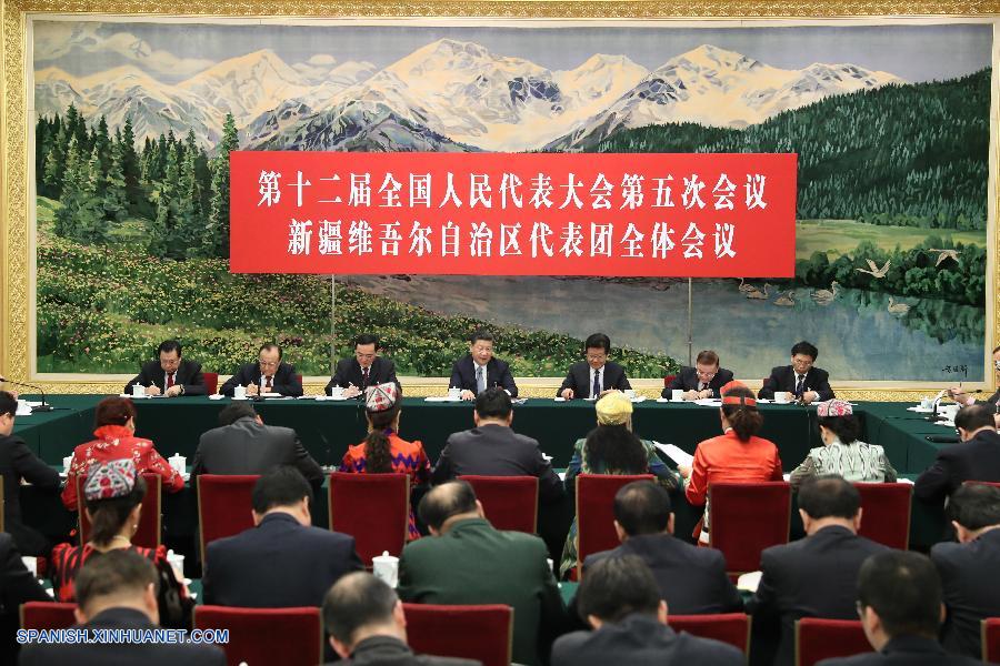 Presidente chino pide construcción de una "gran muralla de hierro" para estabilidad social en Xinjiang