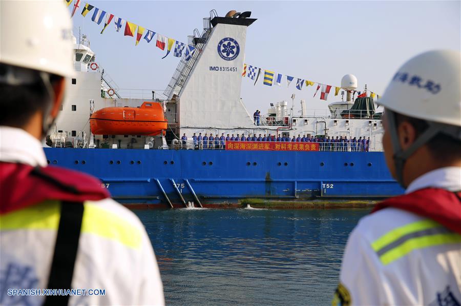 El buque Tansuo-1 regresa a Sanya