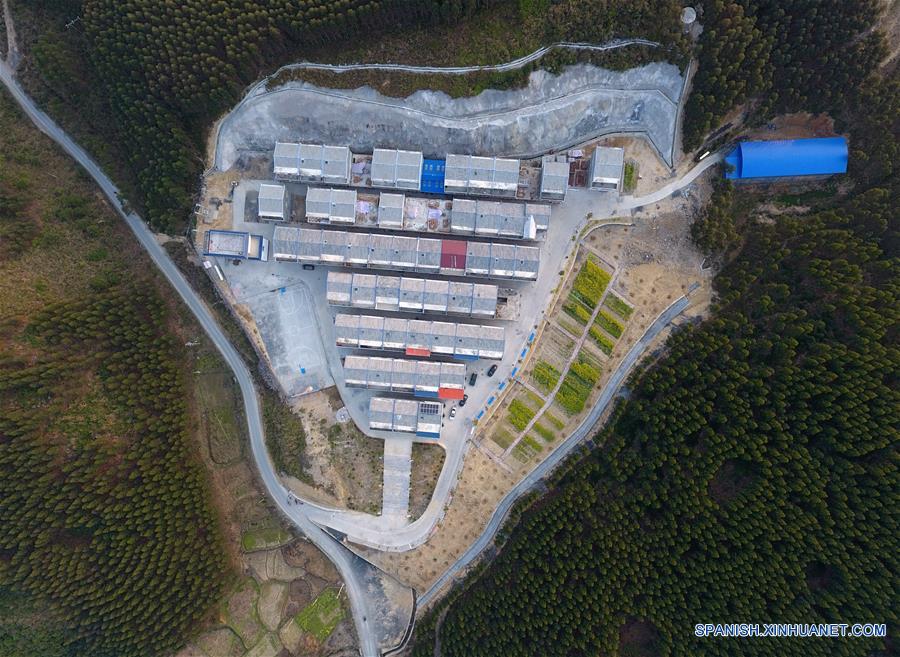 Campesinos pobres viven en casas nuevas en Guangxi
