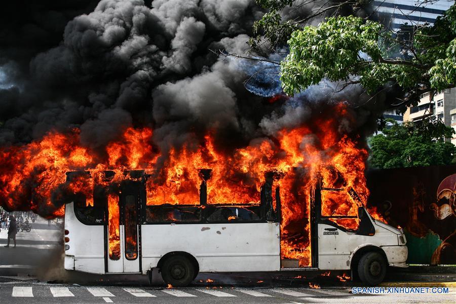 Presidente venezolano responsabiliza a diputado por violencia en protestas