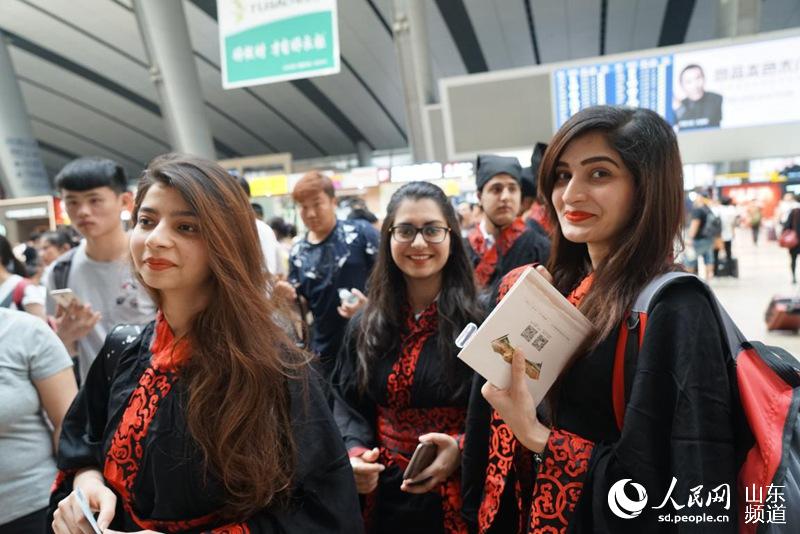 Estudiantes extranjeros experimentan la cultura tradicional china en Shandong