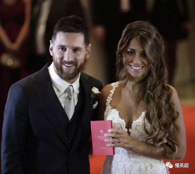 Messi contrae matrimonio con la madre de sus hijos
