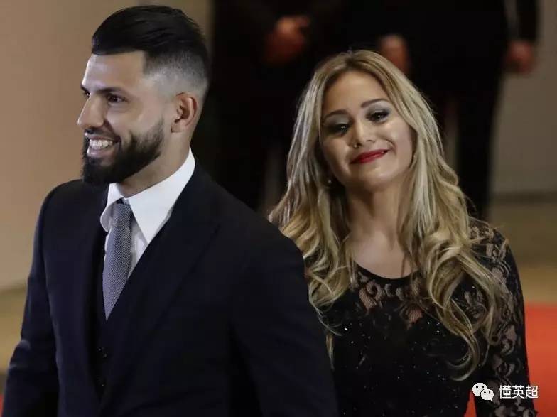 Messi contrae matrimonio con la madre de sus hijos