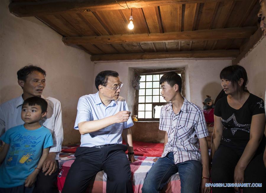 Primer ministro pide más esfuerzos para promover desarrollo económico en oeste de China