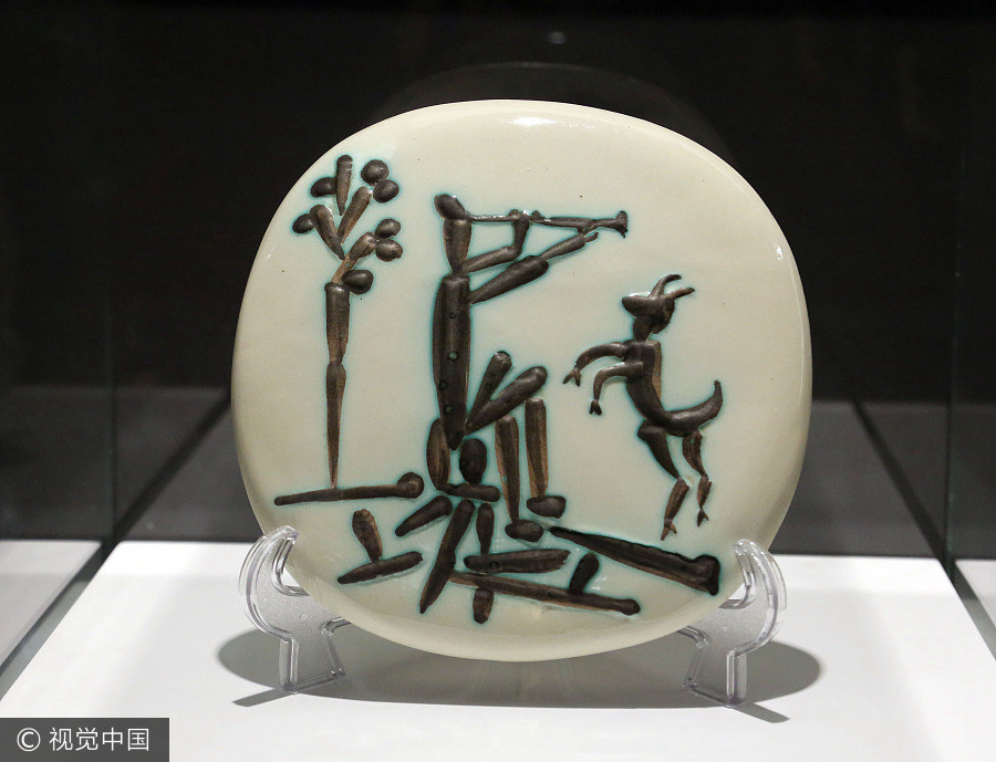 Una pieza de porcelana de Pablo Picasso en la Academia de Bellas Artes de Luxun en Shenyang, provincia de Liaoning, el 17 de julio de 2017. [Foto / VCG]