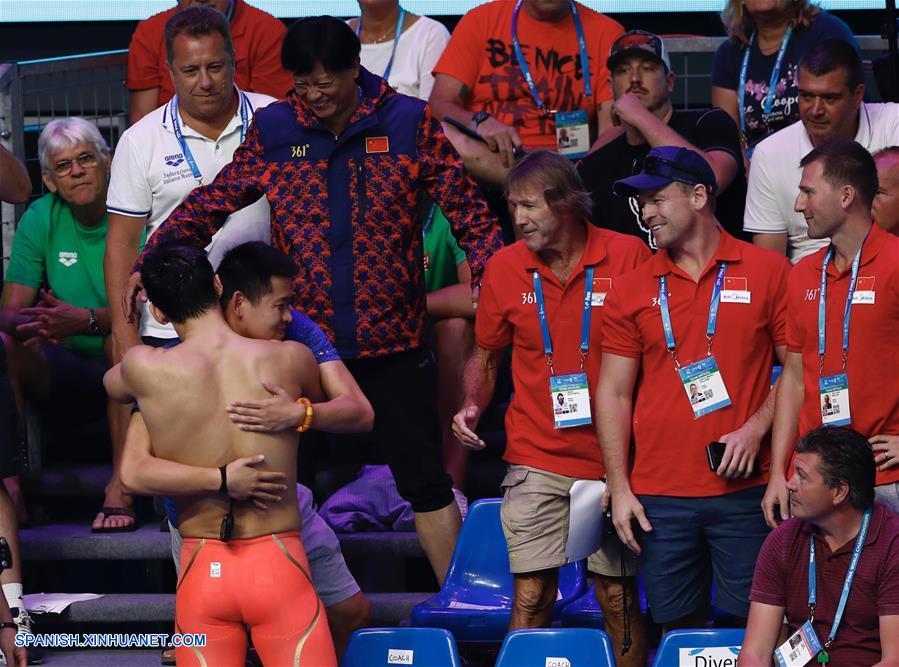 Sun Yang de China obtiene primer título en 200m estilo libre en Campeonato Mundial