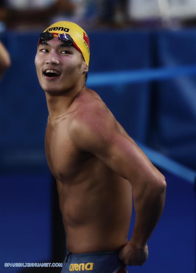 Xu Jiayu gana primer título de espalda masculino de China en mundial de natación