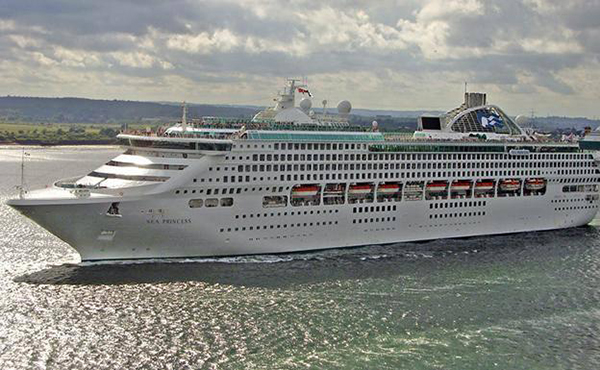 Un crucero de lujo permanece a oscuras durante diez días por miedo a los piratas