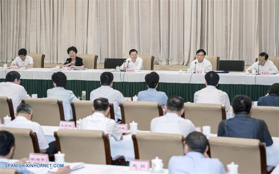 Máximo legislador chino enfatiza aplicación de ley para control de desechos sólidos