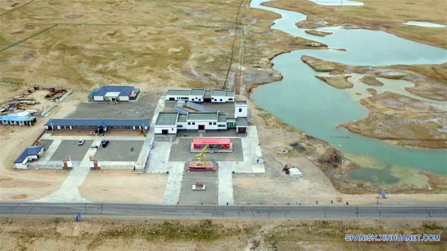 QINGHAI, agosto 23, 2017 (Xinhua) -- Imagen del 2 de julio de 2017 de una vista de una estación de protección en la Reserva Natural Hol Xil en la prefectura autónoma tibetana de Yushu, provincia de Qinghai, en el noroeste de China. Hol Xil tiene una altitud promedio de más de 4,600 metros, convirtiéndola en un hábitat ideal para los antílopes tibetanos, kiangs y otros animales. La reserva fue enlistada como uno de los Patrimonios Naturales de la Humanidad de la Organización de las Naciones Unidas para la Educación, la Ciencia y la Cultura (UNESCO, por sus siglas en inglés) en julio de 2017. (Xinhua/Wang Bo)