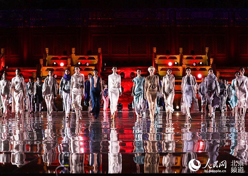 Semana de la Moda Beijing 2017 enciende la pasión por el arte del vestir
