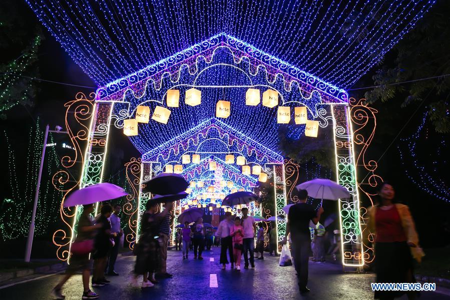 Celebran “Festival de los Faroles” por el advenimiento del Día Nacional