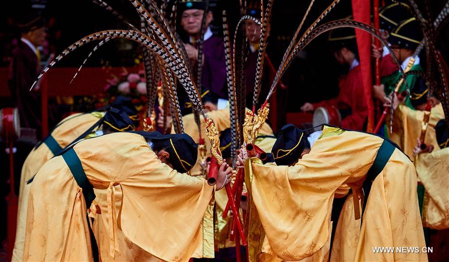 Celebran ceremonias en China por el 568 aniversario del natalicio de Confucio