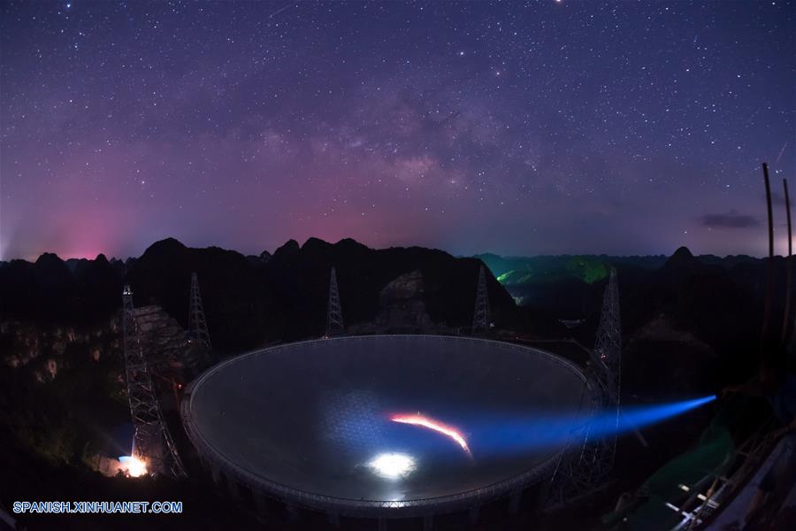 Telescopio FAST de China descubre dos pulsares durante fase de pruebas