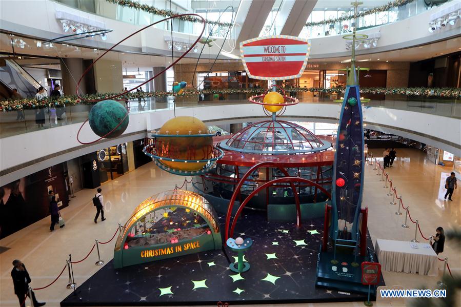 Los adornos navide?os decoran la ciudad de Hong Kong