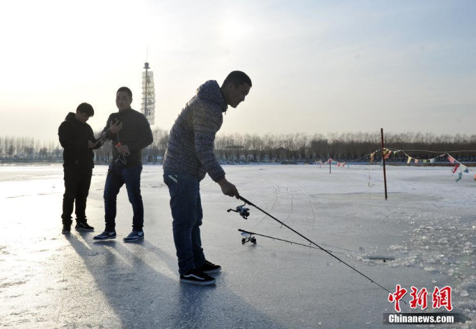 Invierno de la Nueva área de Xiongan : el Lago Baiyangdian se ha convierto en un patio natural de recreo