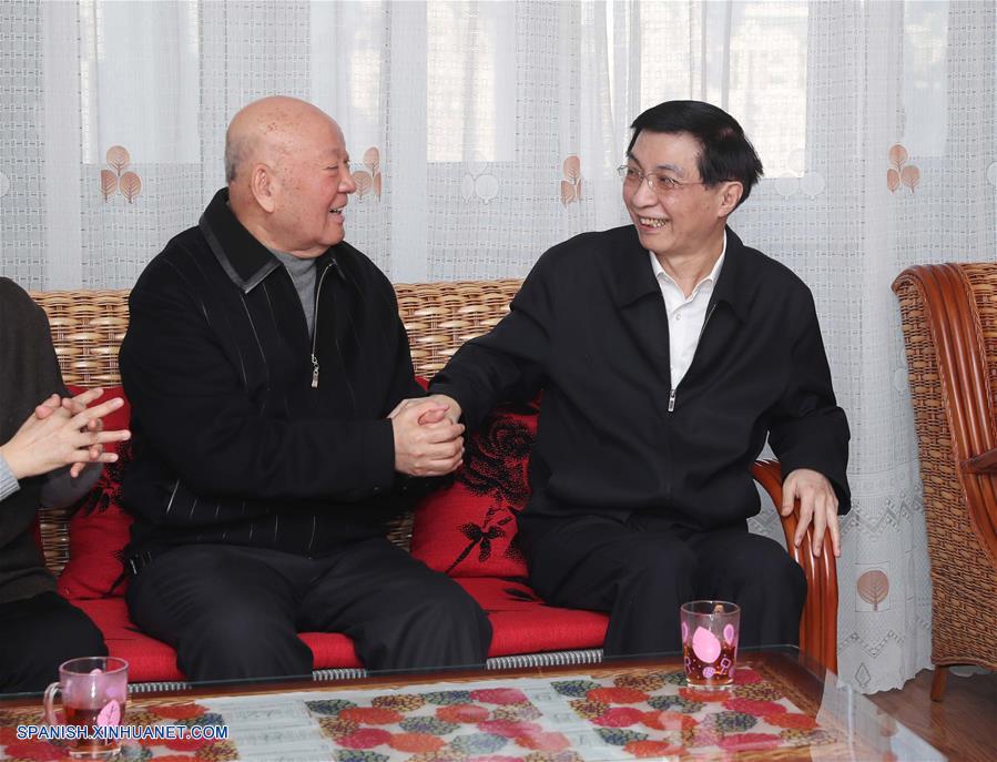 Alto cargo chino visita a científicos y trabajadores culturales en vísperas de A?o Nuevo lunar