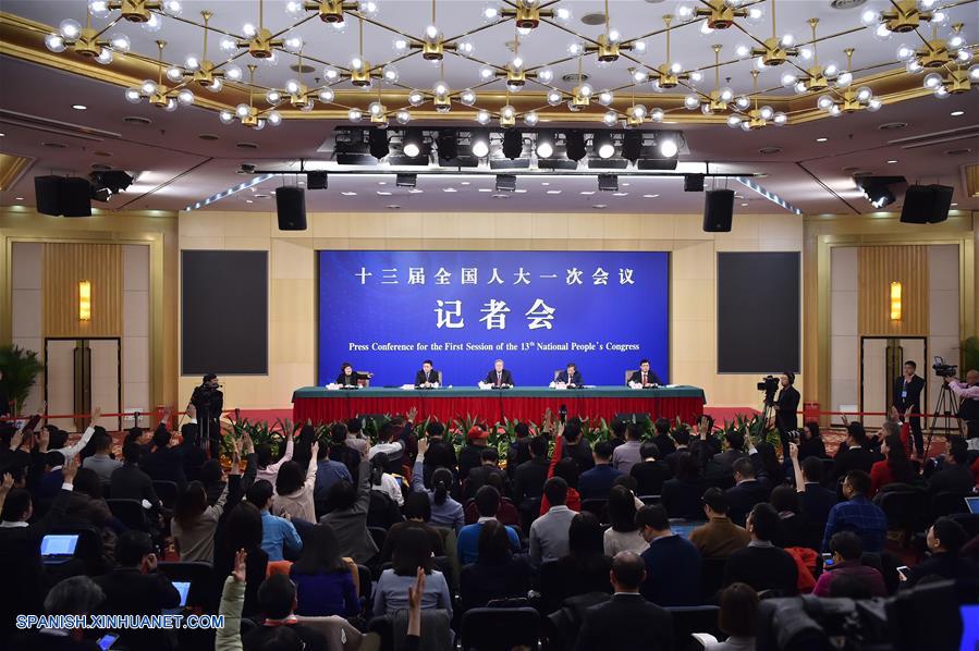 China posiblemente reducirá dependencia de apoyo amplio de capital para crecer, apunta gobernador de banco central