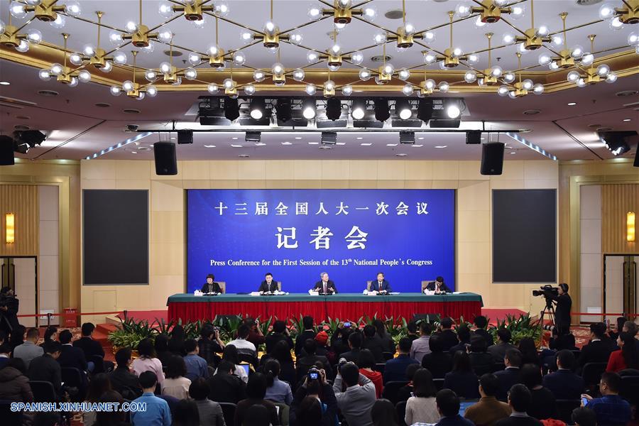 China posiblemente reducirá dependencia de apoyo amplio de capital para crecer, apunta gobernador de banco central