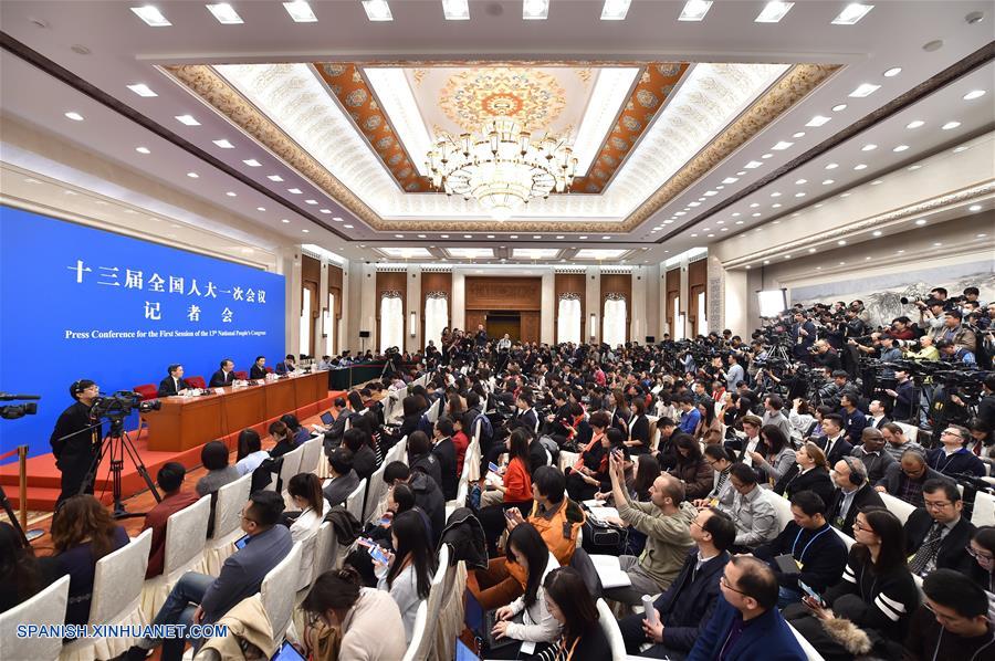 Consagran pensamiento de Xi en la Constitución de China