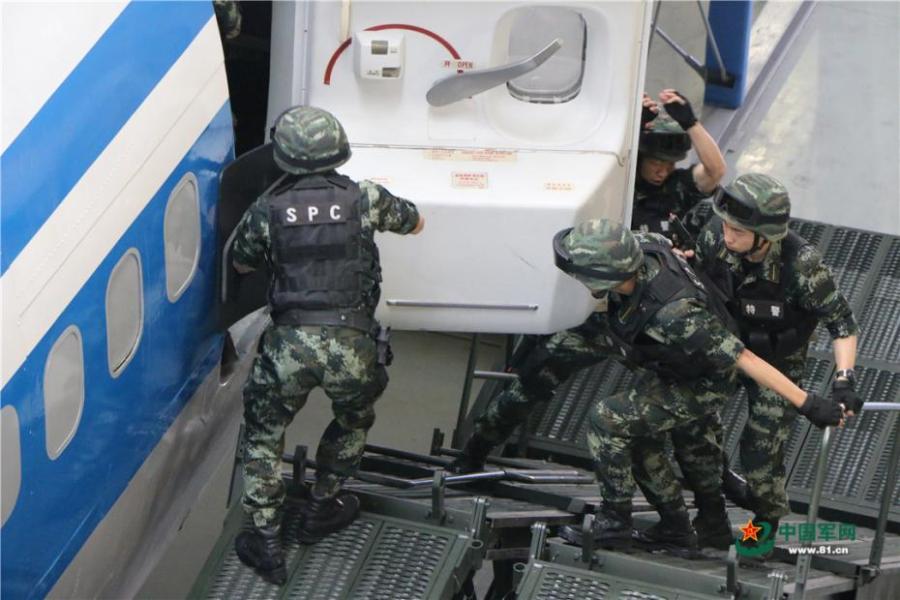 La policía especial china realiza demostraciones en el Foro Internacional Antiterrorista Gran Muralla 2018