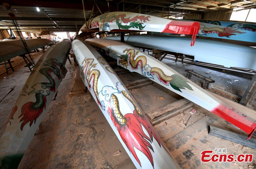 Un pueblo es conocido por los botes de dragón hechos a mano durante 700 a?os