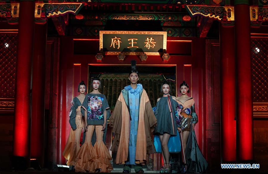 “Espléndida China - Espectáculos de Moda del Patrimonio Cultural Inmaterial de China” en Beijing