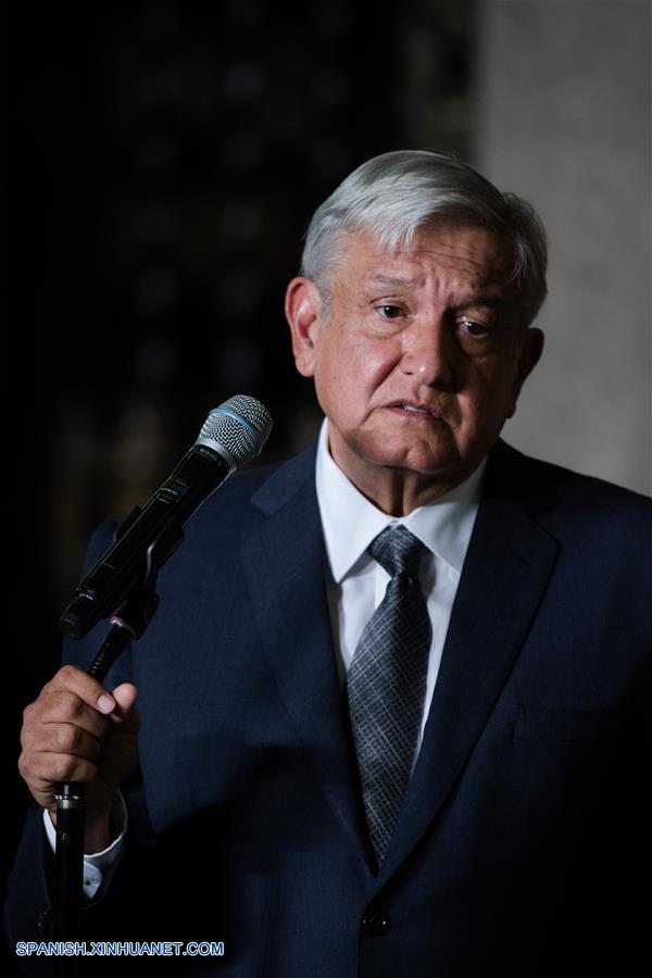 CIUDAD DE MEXICO, agosto 9, 2018 (Xinhua) -- El presidente electo de México, Andrés Manuel López Obrador, participa en una conferencia de prensa en la Cuidad de México, capital de México, el 9 de agosto de 2018. De acuerdo con información de la prensa local, López Obrador se reunió el jueves con el presidente de México, Enrique Pe?a Nieto, para conversar sobre el proceso de transición de gobierno en el país.(Xinhua/Francisco Ca?edo)