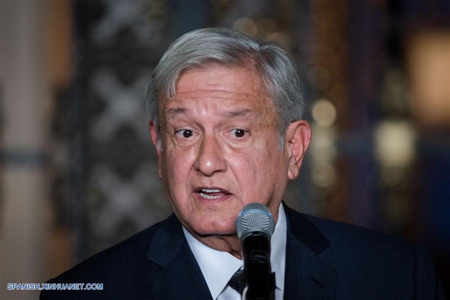  CIUDAD DE MEXICO, agosto 9, 2018 (Xinhua) -- El presidente electo de México, Andrés Manuel López Obrador, participa en una conferencia de prensa en la Cuidad de México, capital de México, el 9 de agosto de 2018. De acuerdo con información de la prensa local, López Obrador se reunió el jueves con el presidente de México, Enrique Pe?a Nieto, para conversar sobre el proceso de transición de gobierno en el país.(Xinhua/Francisco Ca?edo)
