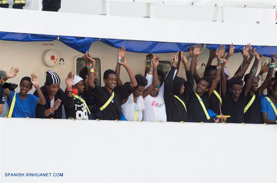 Barco de rescate Aquarius con 141 migrantes a bordo atraca en Malta