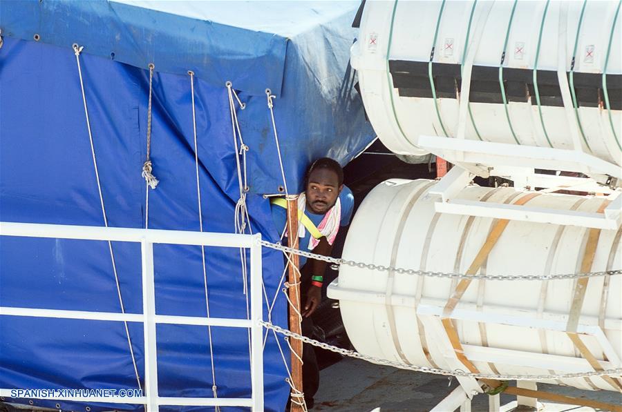 Barco de rescate Aquarius con 141 migrantes a bordo atraca en Malta