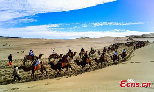 La ‘a(chǎn)rena que canta’ atrae a más turistas en Gansu