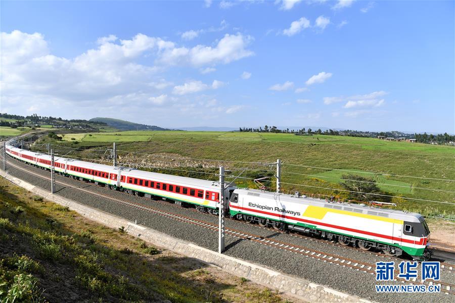 Un tren piloto avanza en el Ferrocarril Yaji cerca de Addis Abeba, Etiopía, 3 de octubre del 2016. (Foto: Xinhua/ Sun Ruibo)