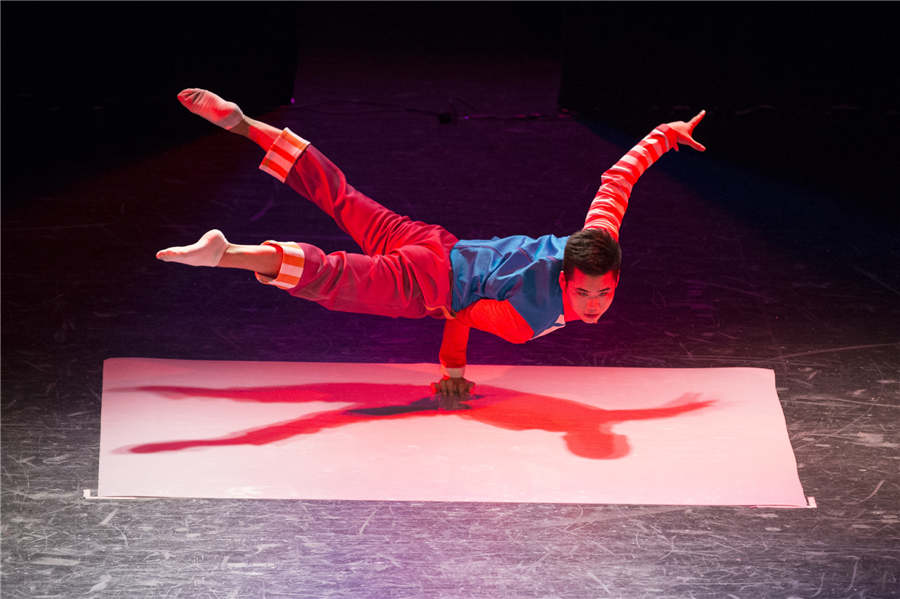 Acróbatas chinos ganan el aplauso del público suizo