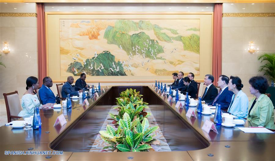 Máximo asesor político chino se reúne con huésped de República Democrática del Congo