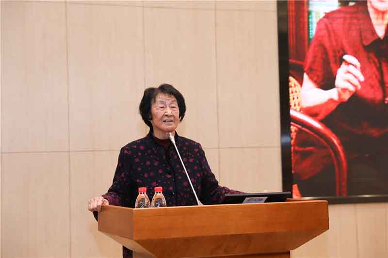 Yu Yi, profesor retirado de Shanghai que dirigió la reforma en la educación primaria, interviene ante los estudiantes de la Universidad de Fudan, 5 de enero del 2019. [Foto: proporcionada a chinadaily.com.cn]