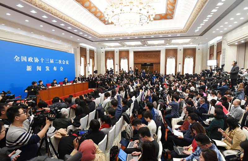 El 2 de marzo, la segunda sesión plenaria de la XIII Conferencia Consultiva Política del Pueblo Chino ofreció una rueda de prensa en el Gran Salón del Pueblo de Beijing. (Foto: Chen Yehua/ Xinhua) 