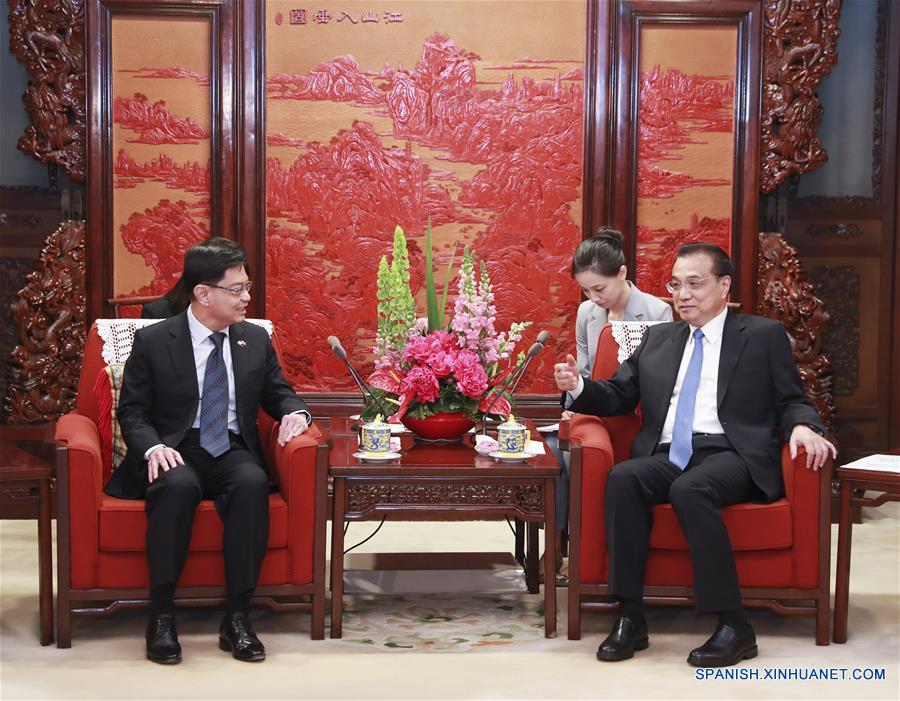 China trabajará con Singapur para defender sistema comercial multilateral basado en reglas