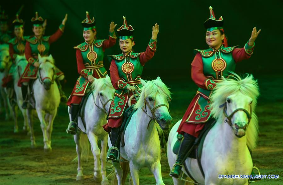 Espectáculo de danza del caballo "Eternal Horse Ode" en Mongolia Interior