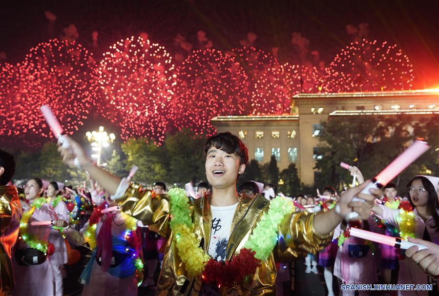 (Día Nacional) Comienza gala nocturna por Día Nacional de China